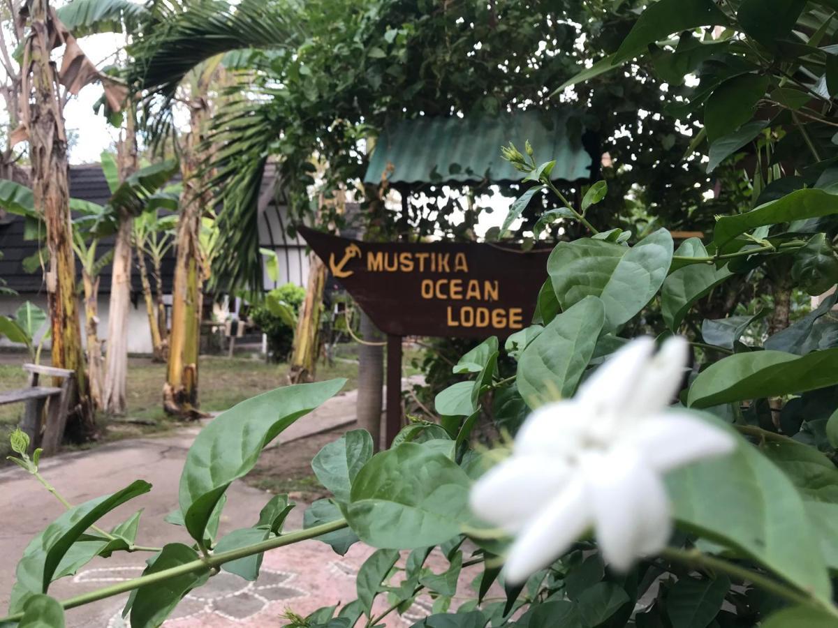 Mustika Ocean Lodge 길리 아이르 외부 사진
